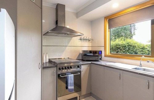 Romsey House | JoY's Romsey guest house Dog Friendly
