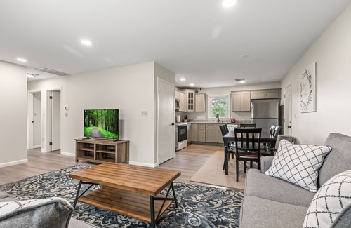 Lawnton House | Joyful 5-Bedroom Home w/Private Backyard