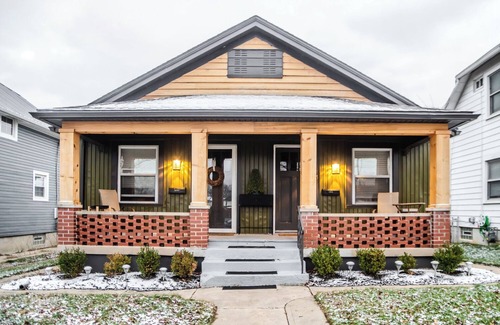 Dayton House | Joyful Cute 1-BR townhome, Fenced In Yard & Garage