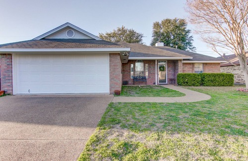Woodway House | JoyHouse-Waco convenient to Baylor, Silos and great restaurants!