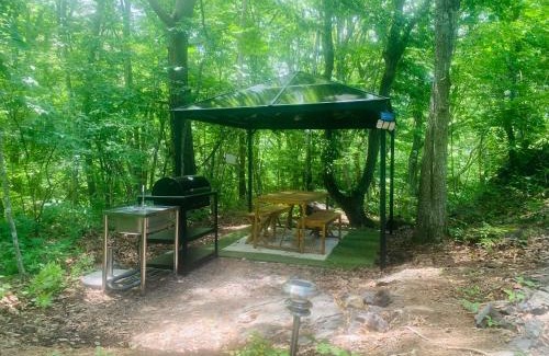 Tsumagoi House | JoYSOUNDカラオケBBQや麻雀セット完備断崖の上に建てられた大型貸別荘