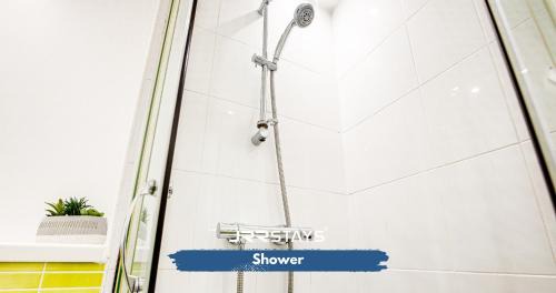 Birmingham City Centre Apartment | JQ 2 Bed Sleeps 6 - JRR STAYS B3 Birmingham