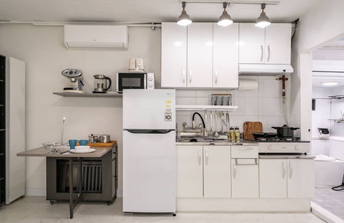 Changsin-dong Apartment | JTS Tailored Service Home 5m Walk from Hyehwa STN