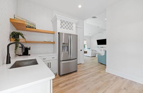 San Juan House | Juan Fine Day | Sleeps 18 | Heated Pool + Golf Cart | Exclusive Bonfires