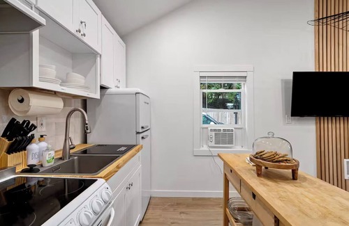 Juanita Apartment | Juanita Bay Cottages B1