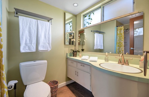 Sunmor House | Juanita - Spacious 3 Bedroom home in Sunmor!
