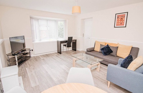 Doncaster Apartment | Jubilee Gardens - Recently refurbished 2 bed apartment with shared garden and parking near Doncas...