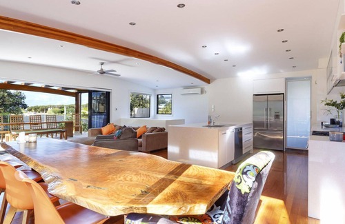 Boomerang Beach House | Juddys @ Boomerang - Pacific Palms Holidays