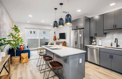 Traverse City Condo | Jude's Respite: Ebikes ~Dog Park~Pickleball ~Beach