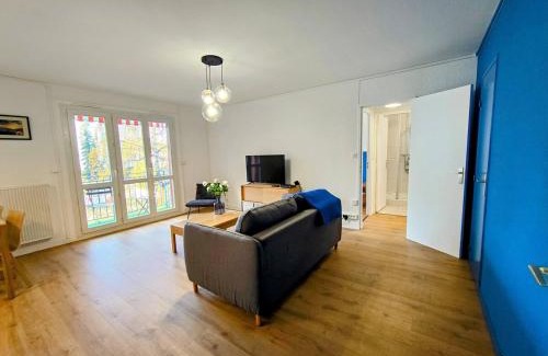 Auxerre Apartment | Jules Massot - Séjour à Auxerre