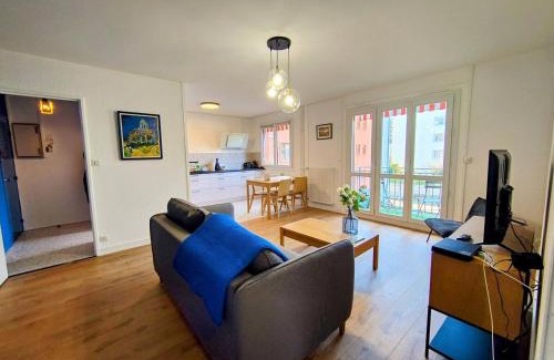 Auxerre Apartment | Jules Massot - Séjour à Auxerre