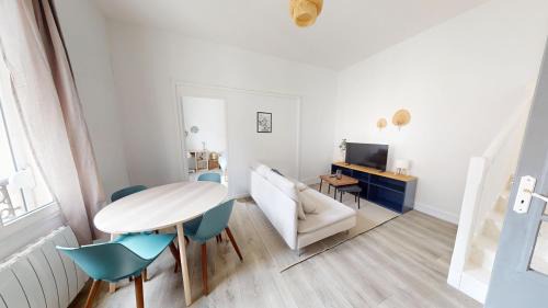 Anatole France Danton Apartment | Jules Tellier T5