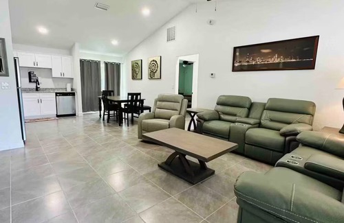 Ocala House | Julian's Flat