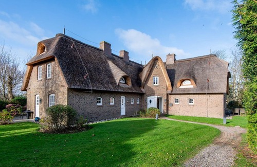 Archsum Apartment | Juliane - Gallery suite - thatched. Nature. Garden.
