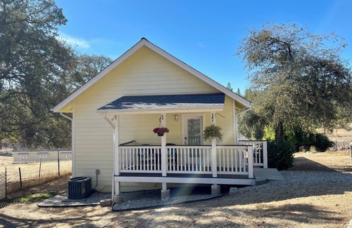 Grass Valley House | Julieann’s Country Cottage is a Charming 2-bedroom house, family friendly