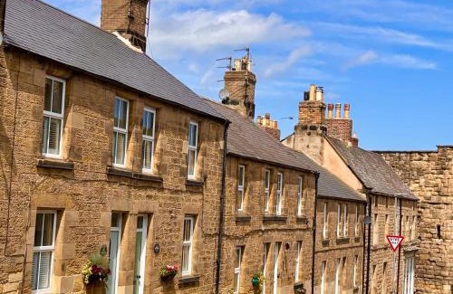 South Charlton House | Juliet Cottage, late Georgian treasure, charming, cosy and historic, only a short walk to Alnwick Castle