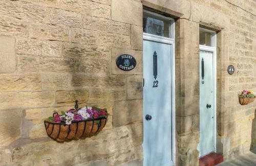 South Charlton House | Juliet Cottage, late Georgian treasure, charming, cosy and historic, only a short walk to Alnwick Castle