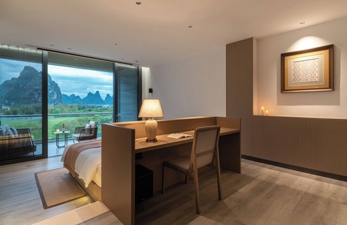 Ten Mile Gallery Bed & Breakfast | Julon Posthouse