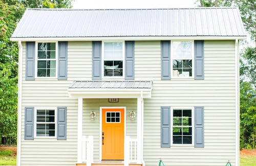Clifford Cottage | JULY DISCOUNT! Romantic 2 BR 2 story w/mountain views and stunning outdoor space