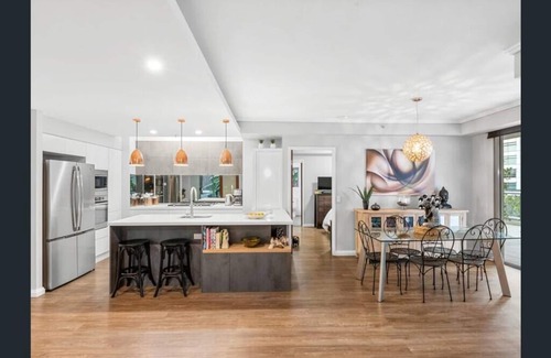 Brisbane Central Business District Apartment | Jumbo 256mt sq 3 bedder w Giant Balcony 2 Car Park
