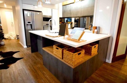 Brisbane Central Business District Apartment | Jumbo 256mt sq 3 bedder w Giant Balcony 2 Car Park