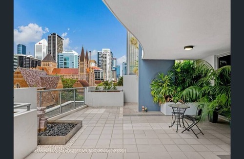 Brisbane Central Business District Apartment | Jumbo 256mt sq 3 bedder w Giant Balcony 2 Car Park