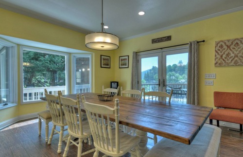Necowa Cove House | Jump Right In - Lake Blue Ridge