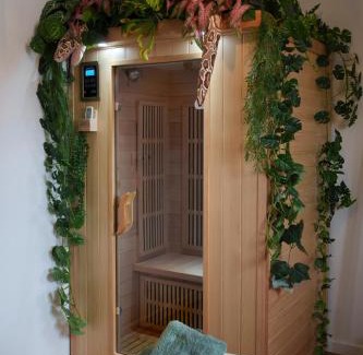 Epernay Apartment | Jungle Évasion, Épernay - Jacuzzi & Sauna