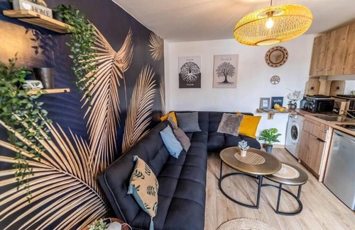 Equemauville Apartment | JUNGLE 2-bedroom apartment parking 10min Honfleur port and beach