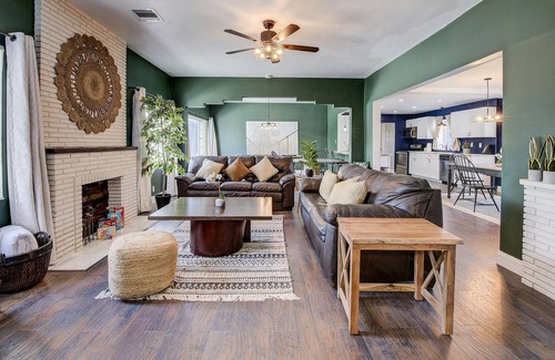 Croissant Park House | Jungle House w/Pool table & Free Kayaks 3B/3B