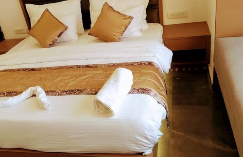 Jhansi Hotel | Jungle Safari by K3 Club And Resort