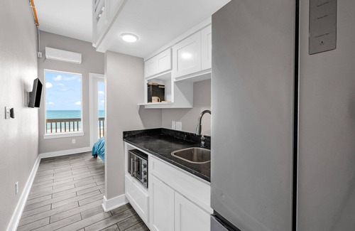 Port Bolivar Condo | Junior Suite - Pool, Games, & Beachfront Fun!