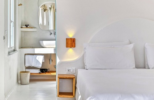 Forio Bed & Breakfast | Junior Suite with a wide balcony and sea view