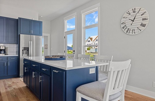 Saint Joseph House | Juniper Presents: A Gorgeous New Vacay Home with Marina View Near the Beach