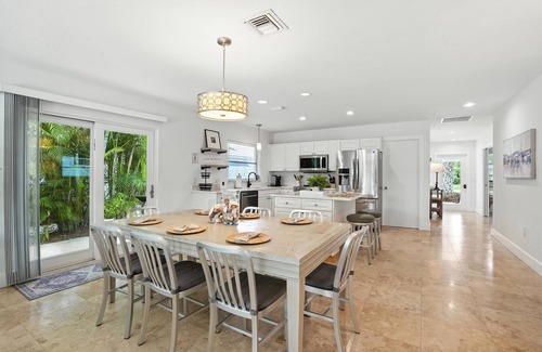 Naples Park House | Juniper Presents: Pool Paradise w/Spa – Trade Snow for Sand, Only 2 Min to Beach