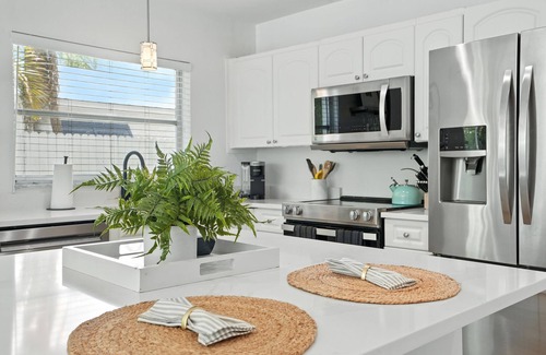 Naples Park House | Juniper Presents: Pool Paradise w/Spa – Trade Snow for Sand, Only 2 Min to Beach