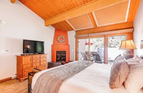 Sedona House | Junipine Resort Luxury Creek Home w/Spa & Views!