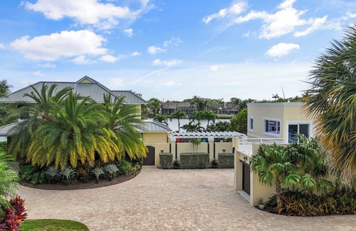 Jupiter House | Jupiter Compound On The River