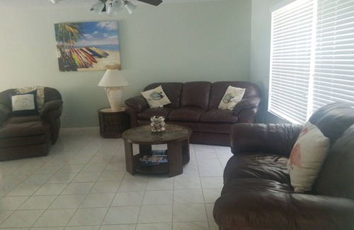 Tequesta House | Jupiter house near beach sleeps 10 , heated enclosed pool .