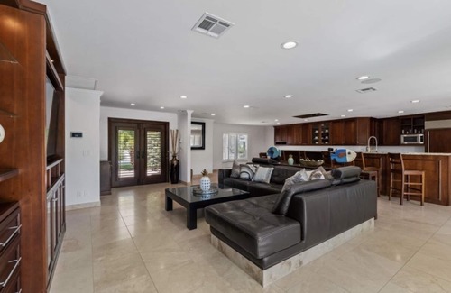 Jupiter House | Jupiter waterfront - dock and new jacuzzi spa , 3 b 2 b fits 30 “ boat