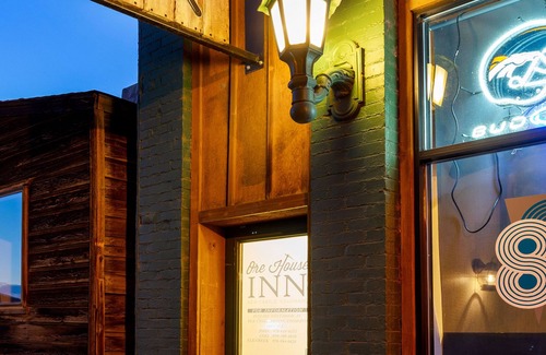 New Castle Apartment | Jurassic Pok at The Ore House Inn