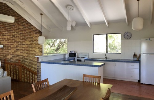 Quindalup House | Just 1 street from Beach. Relaxed home, Ideal for families. Linen provided.