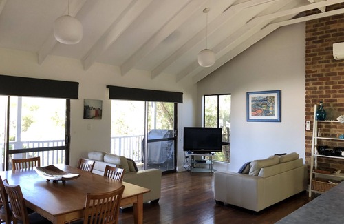 Quindalup House | Just 1 street from Beach. Relaxed home, Ideal for families. Linen provided.