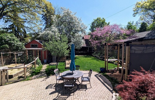 Allmendinger Heights House | Just 15 minute walk from the Big House!