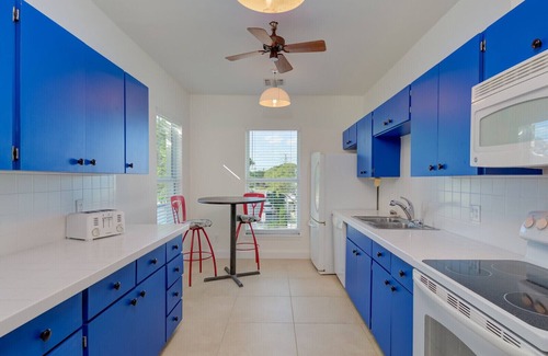 Old Naples Condo | Just 2 block walk to the Gulf of Mexico Beaches in Olde Naples