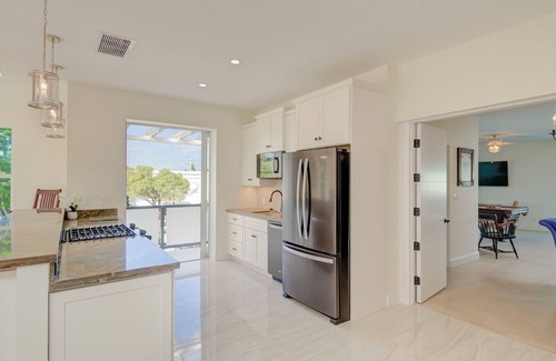 Old Naples Condo | Just 2 block walk to the Gulf of Mexico Beaches in Olde Naples