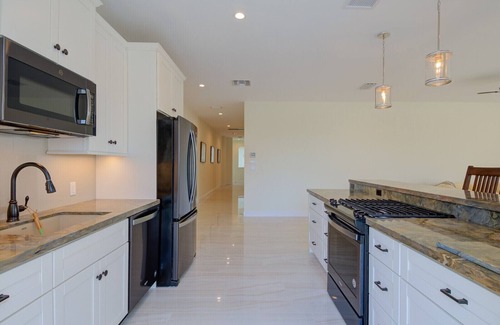 Old Naples Condo | Just 2 block walk to the Gulf of Mexico Beaches in Olde Naples