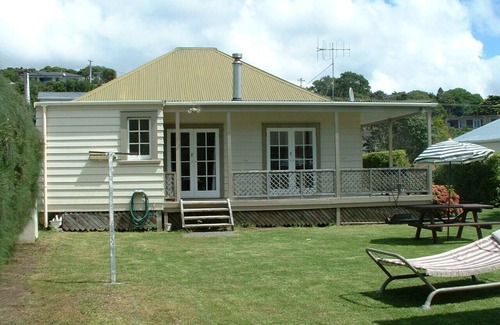 Waipu Cove House | Just 2hrs from Auckland!Come swim, surf & fish while relaxing at Waipu Cove.