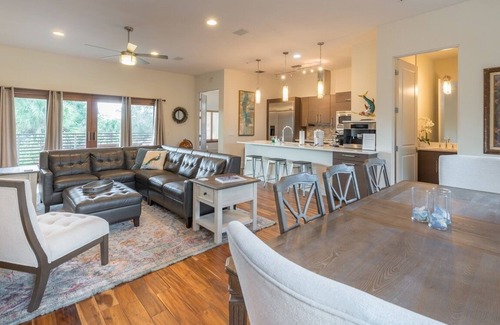Winter Park Apartment | Just 3 Blocks to Park Ave Shops/Restaurants, 2 From The Winter Park Village!