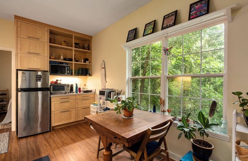 Athens House | Just 5 minutes from Stadium, walking distance to Beechwood shopping!…